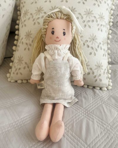 Muñeca de trapo rubia
